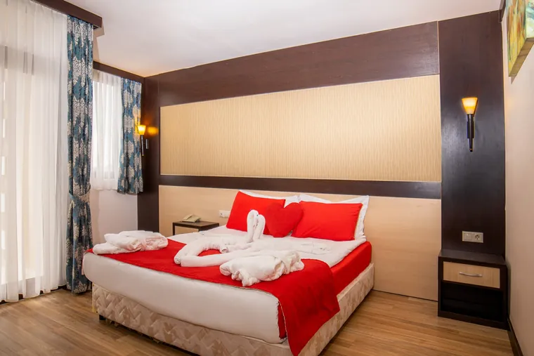 Honeymoon room decoration