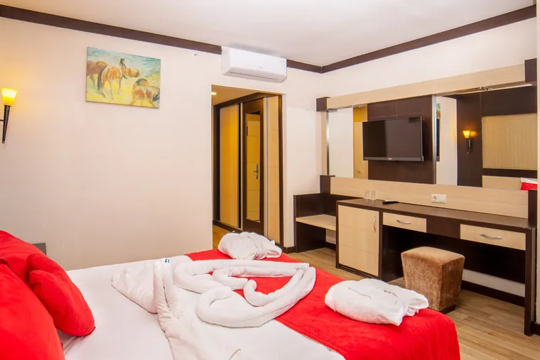 Honeymoon room decoration