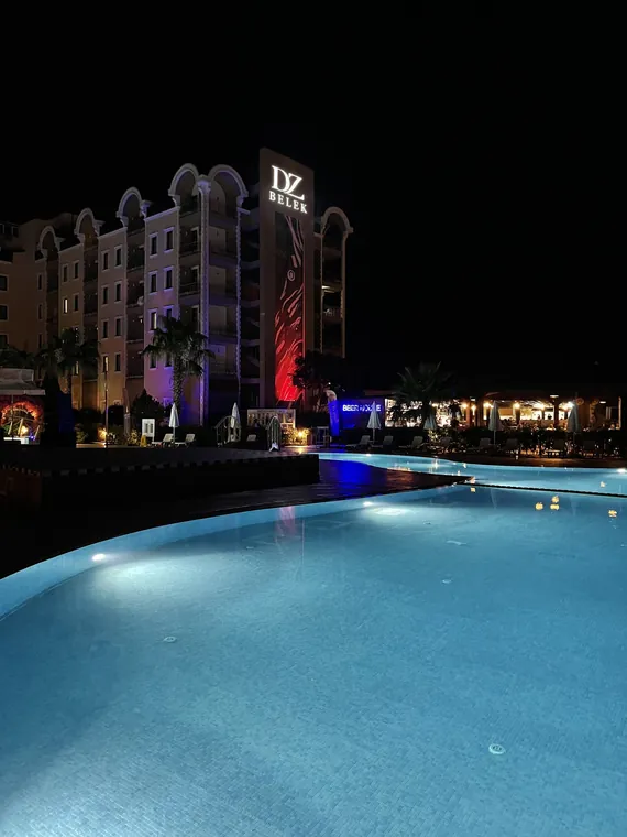 DZ Belek by night